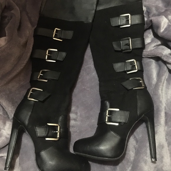 Shoes - PRICE DROP 👇 Brand New Black boots
